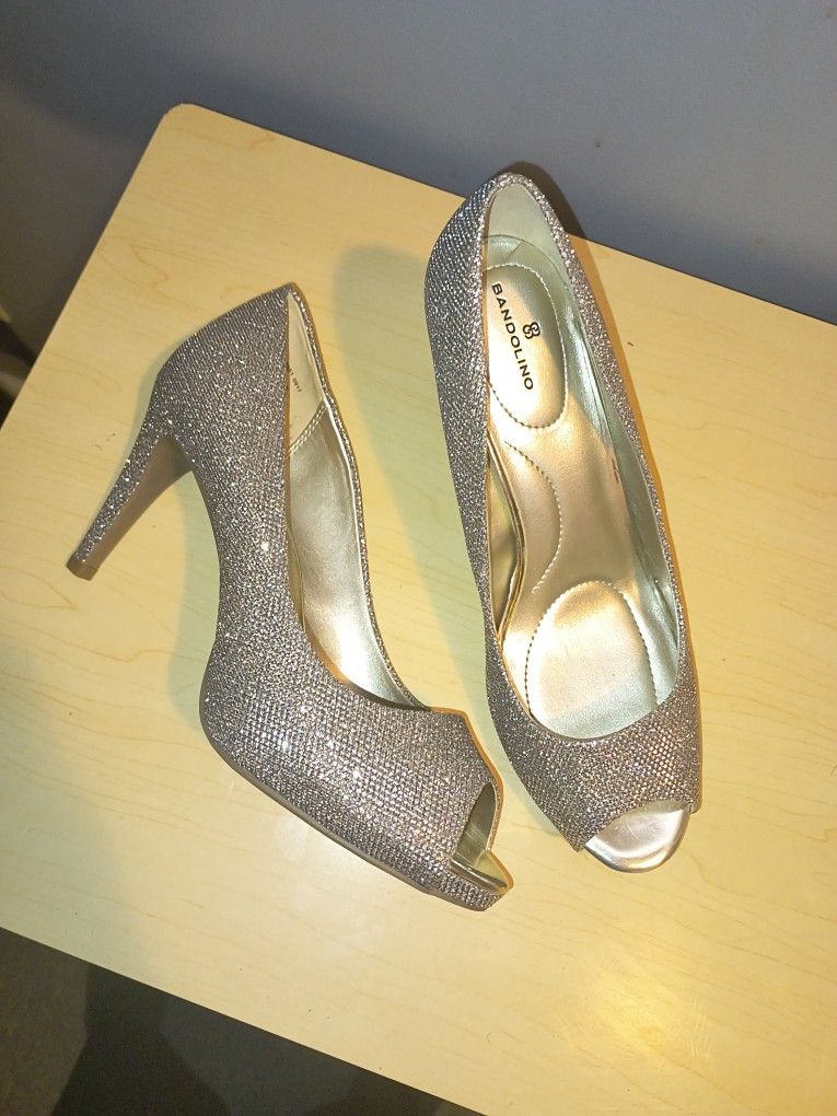 Bandolino Silver Glitter Peep Toe Pumps – Women’s 9W (Wide Width) – Worn Once