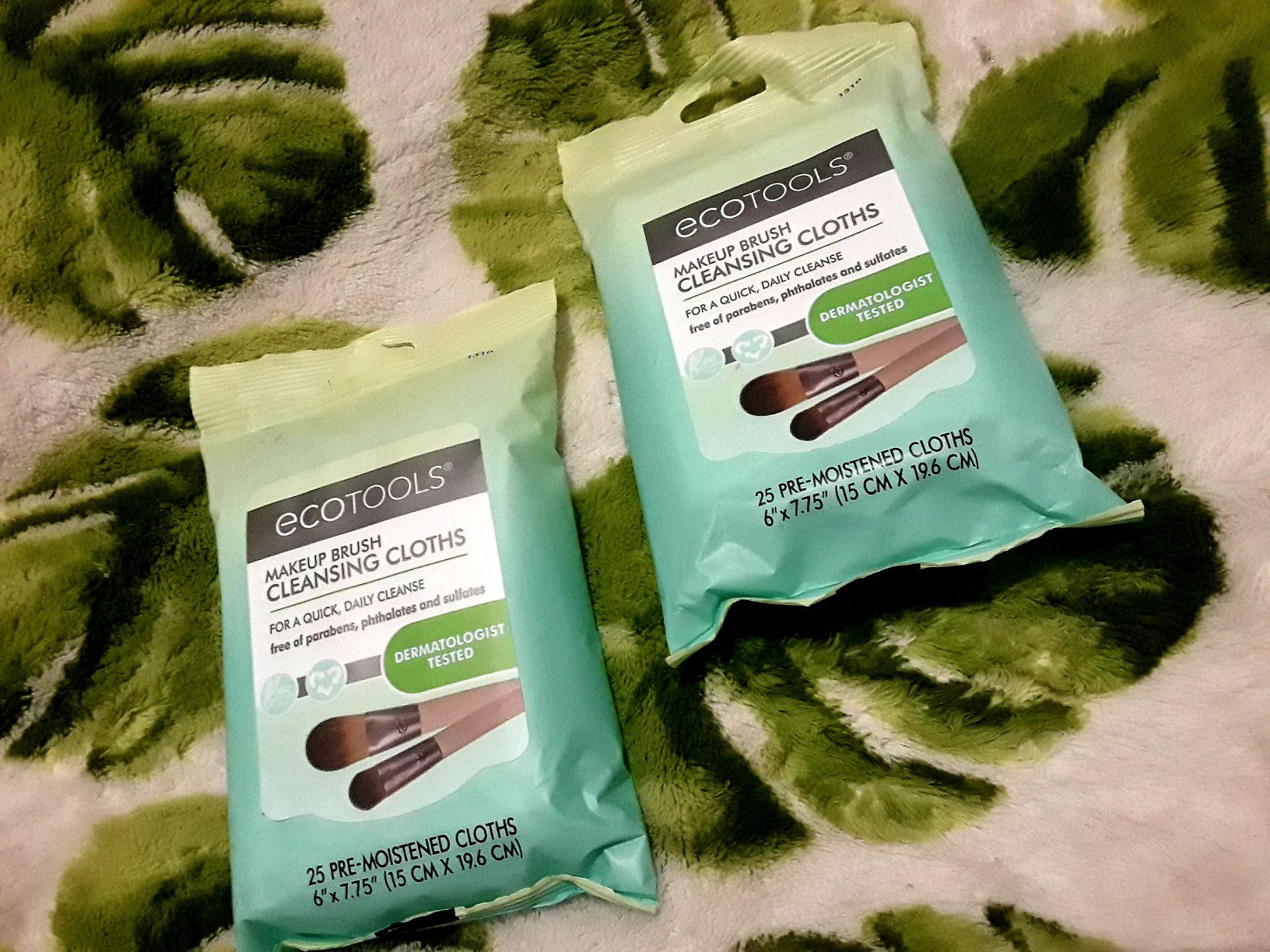 *Eco Tools* Makeup Brush Cleansing wipes