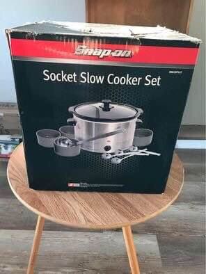 New SnapOn Socket Slow Cooker Set Never Used 4 Ceramic Bowls