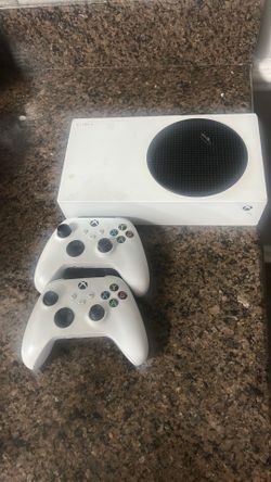 Xbox Series S Bundle – HDMI Issue (2 Controllers + Cords)