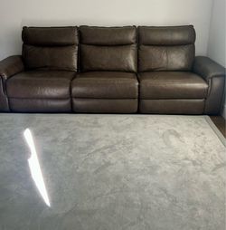 110" Modern & Contemporary Top Grain Leather Power Reclining Sofa with Headrests, Integrated USB Charging Ports