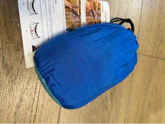 CAMPING HAMMOCK WITH ADJUSTABLE STRAPS AND 2 CARABINERS