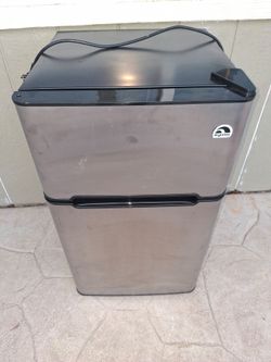 Refri fridge