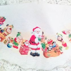 VINTAGE RENNOC White Quilted Felt TREE SKIRT Santa Claus TOY FACTORY Elves Oranament