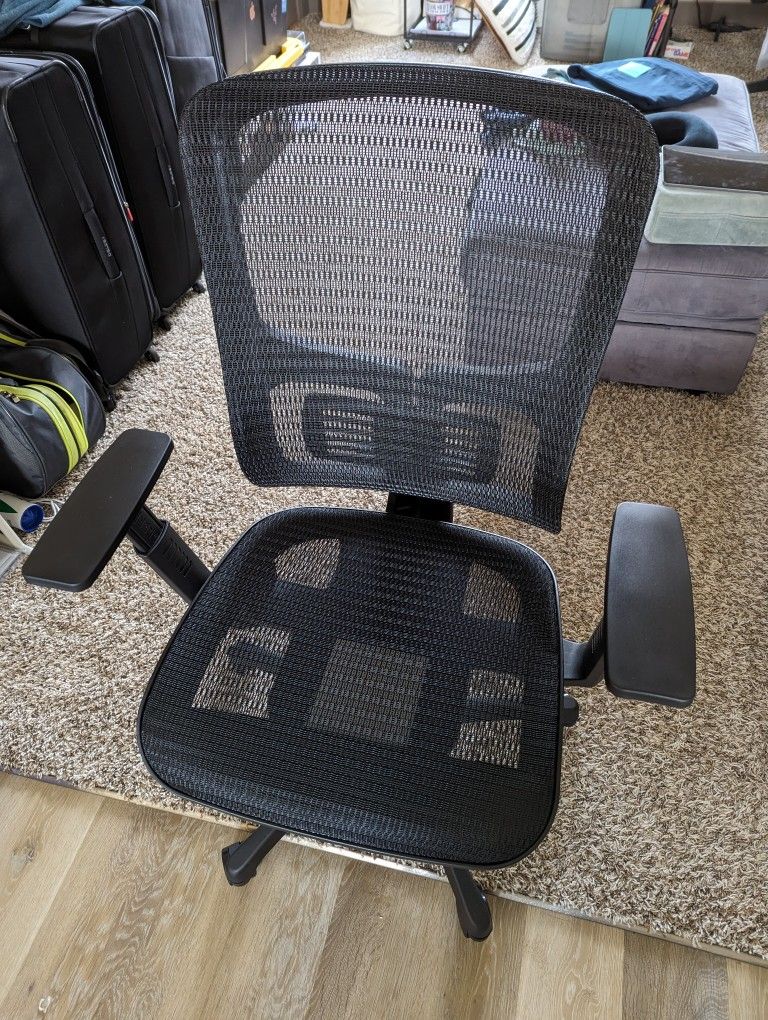 New Staples Kroy Ergonomic Chair for Sale in Seattle, WA OfferUp