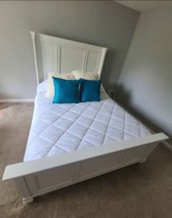 Queen Panel Bed, 
Solid Oak Wood 
by Ashley Furniture