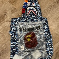 🔥 BAPE Shark Zip-Up Hoodie – Blue – Size Adult Small) 🔥