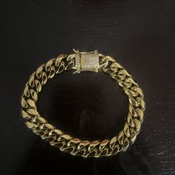 Cuban link bracelet (12mm) iced out lock