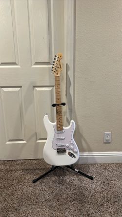 White Fender Stratocaster “knockoff”
