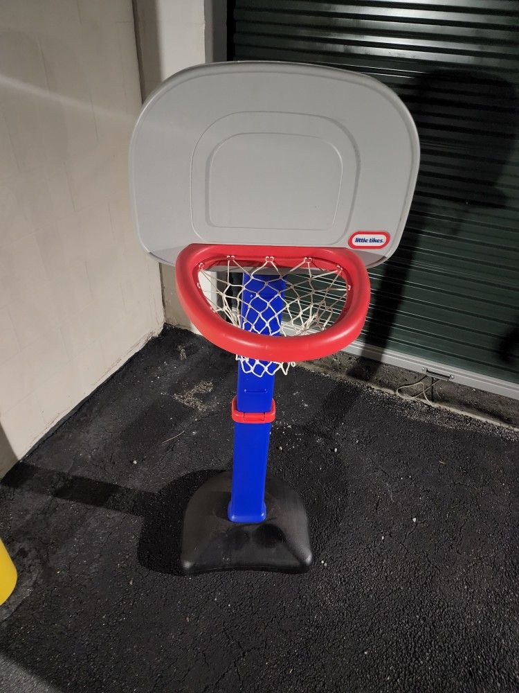 Little Tykes Kids Basketball Hoop