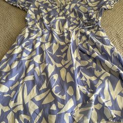 Size: XXL blue white abstract wrap dress