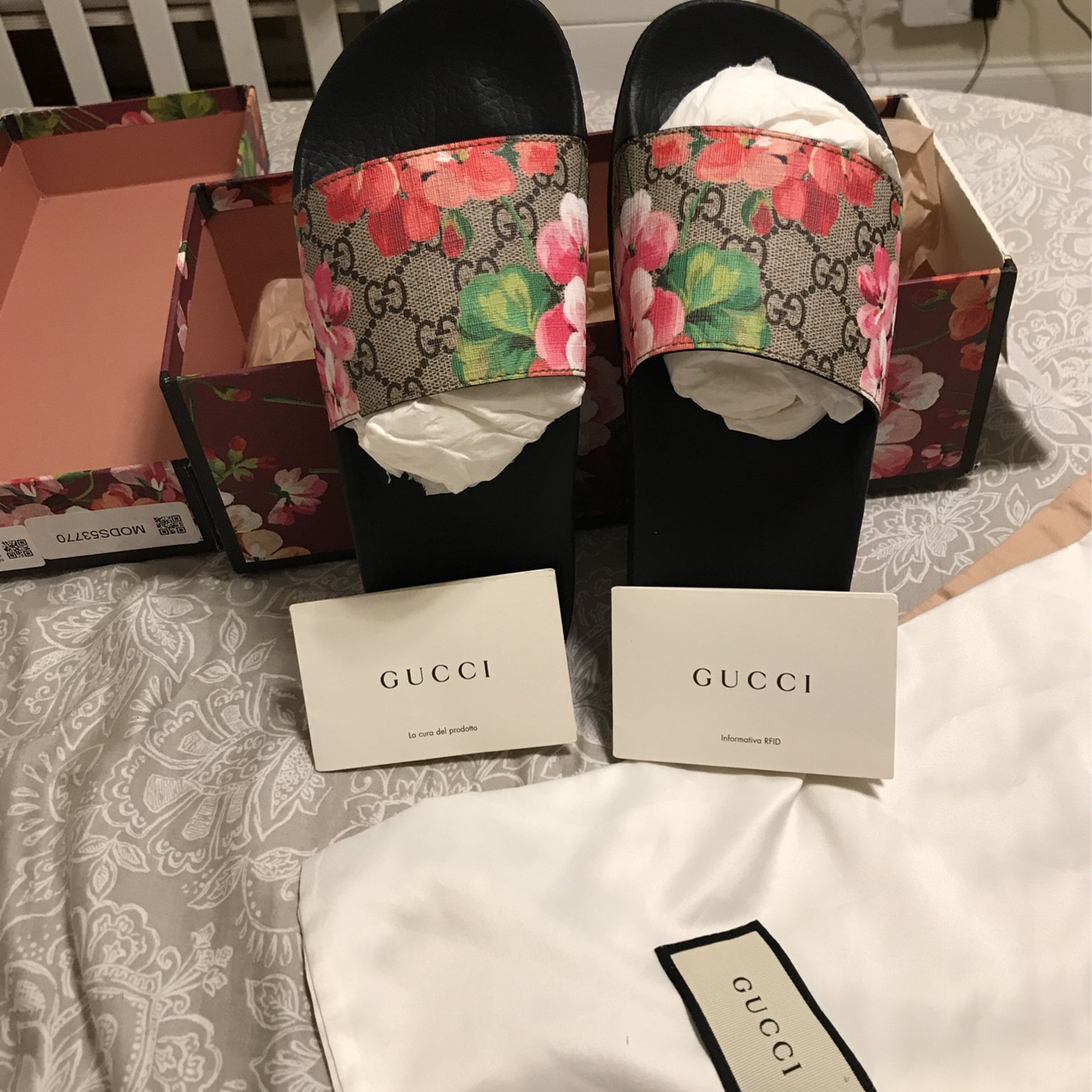 Gucci Bloom Slides AUTHENTIC Size 38   Fits Like A Size  7/7.5