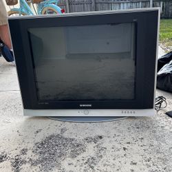 Vintage Samsung 27” Inch Color TV Model #TX-S2782H