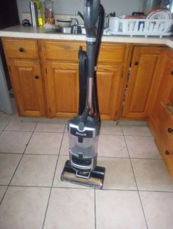 Good shark vacuum in good clean working condition