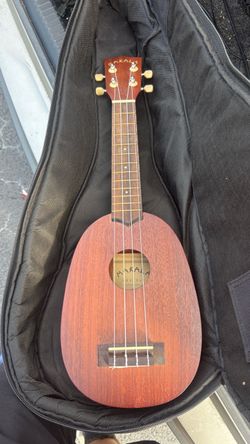 Makala pineapple ukulele by Kala