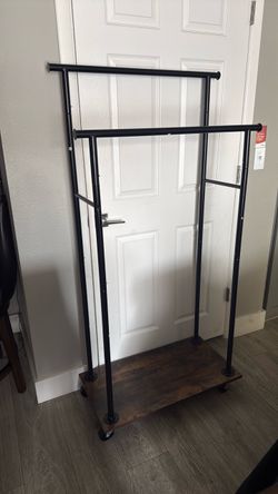 Clothing rack great condition