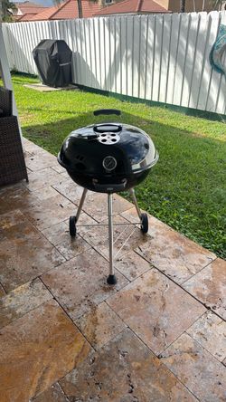 Weber Kettle charcoal grill BBQ