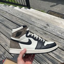 Air Jordan 1 Mocha size 9.5