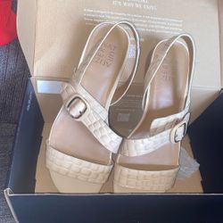 Women’s Sandles Size 10 W Box And Tags