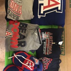 U of A Lot Boys size M Pillow Sweatshirt Slippers