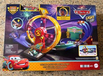 Pixar Cars Light Up: Lightning McQueen Celebration Raceway
