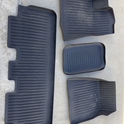 OEM 2024 Tesla Model Y All-Weather Interior Liners / Floor Mats Only 6 Mon Old