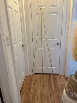 Gold easel