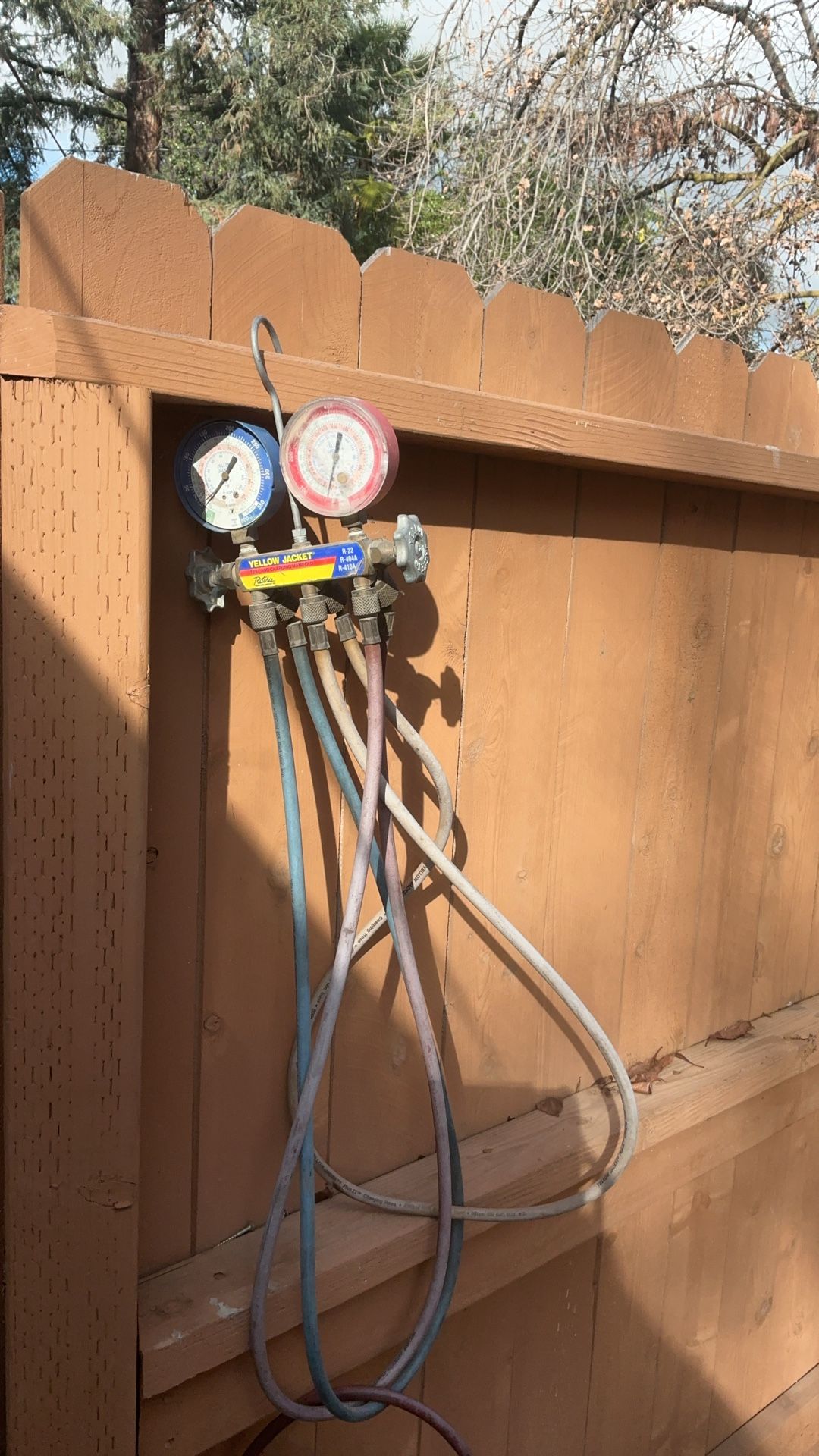 Yellow Jacket Test And Charging Manifold