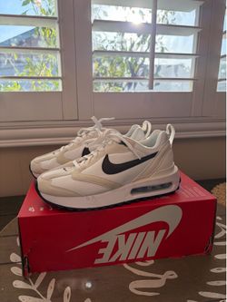 Nike woman’s Air max Dawn