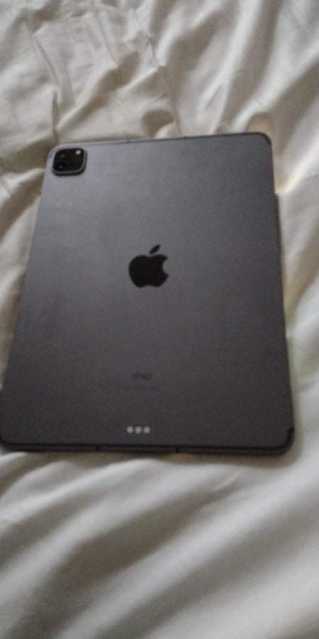 I Pad Pro 11 Inch Like New Most Recent Model