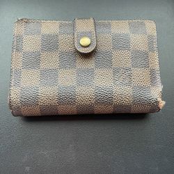 Authentic Louis Vuitton Damier Ebene Kisslock Wallet for Sale in