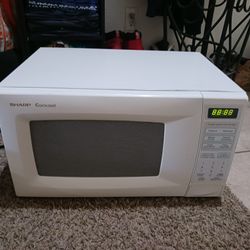 Spotless Clean White Sharp Microwave Works No Damages 