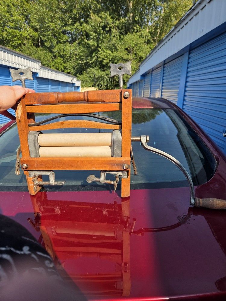 Antique Working Clothes Wringer