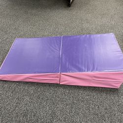 Incline Gymnastic Cheese Mat