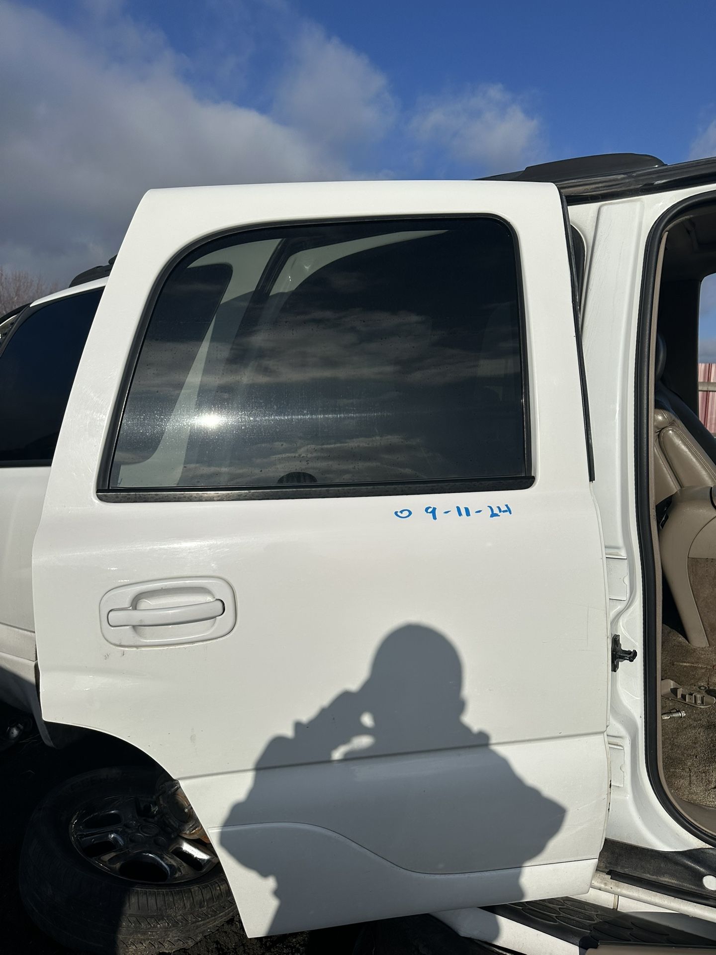 2003 GMC YUKON PASSENGER SIDE REAR DOOR