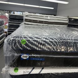 KING SIZE SEALY HYBRID “HIGH POINT” (FIRM) MATTRESS & BOX SPRINGS BED SET