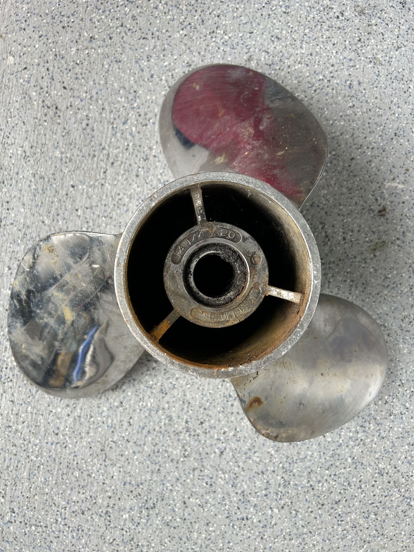 Susuki Counter clockwise propeller 14 1/4 x 20 pitch