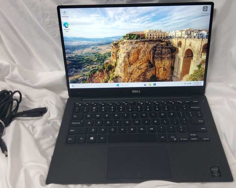 Like New Condition! Dell XPS 9343 13.3 FHD 1080P i5 8GB 250GB SSD Brand New Battery Backlit Keyboard