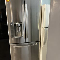 LG Refrigerator (33in)