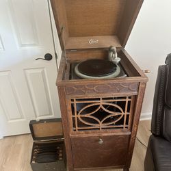 Thomas Edison Victrola And Albums 