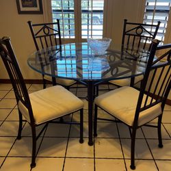 Kitchen Table/4chairs .