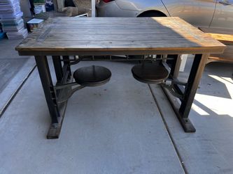 World market cafeteria table