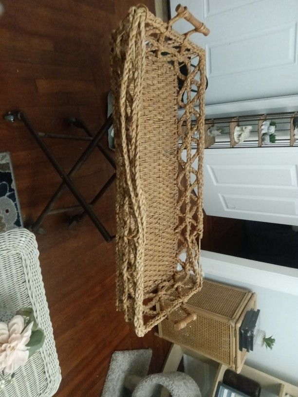 4 Foot Wicker Roll Awsy Table