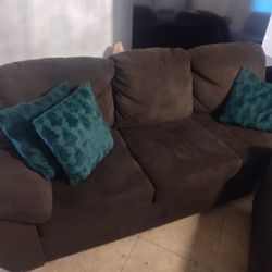 Sala En Buenas Condiciones $200 obo