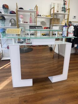 Reception desk