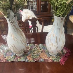 2 White/gold Vases 