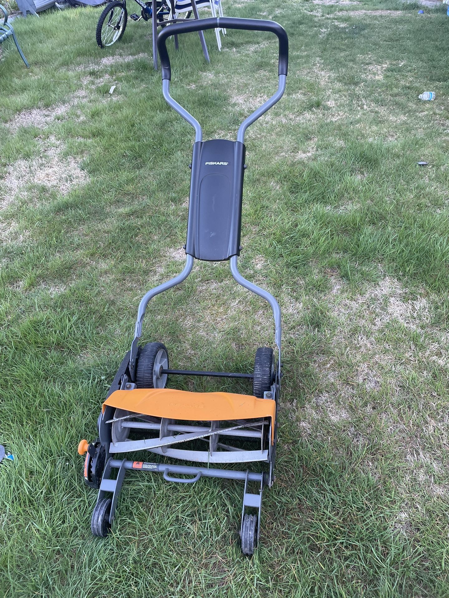 Nice The Fiskars StaySharp Max Reel Mower for Sale in Everett, WA - OfferUp