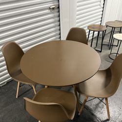 Mid-Century Modern 5-Piece Dining Set
