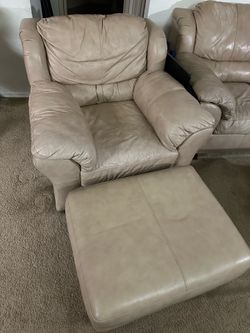 Single sofa with ottoman