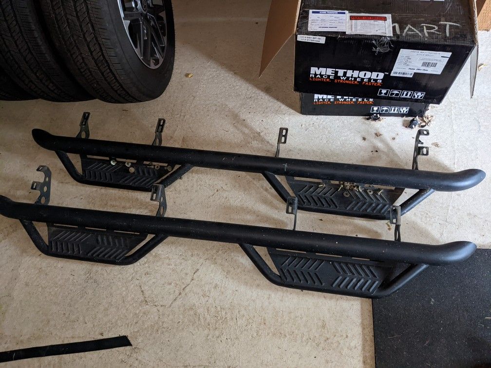 Aftermarket Tundra Nerf Bars